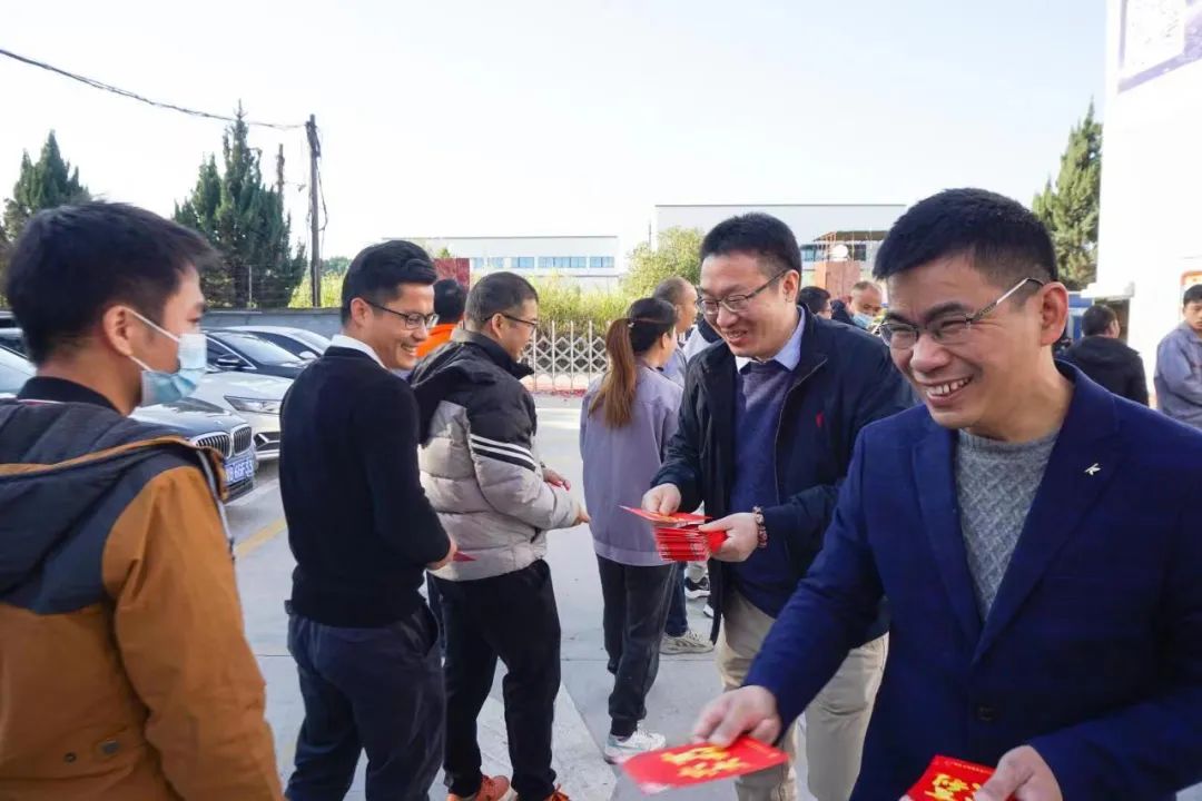 浩寶開工派利是紅包啦