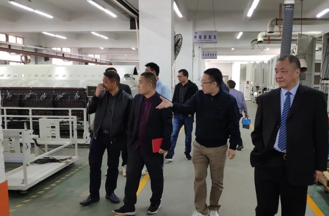 華中科技大學(xué)吳懿平教授、青島海信嘉賓參觀浩寶工廠