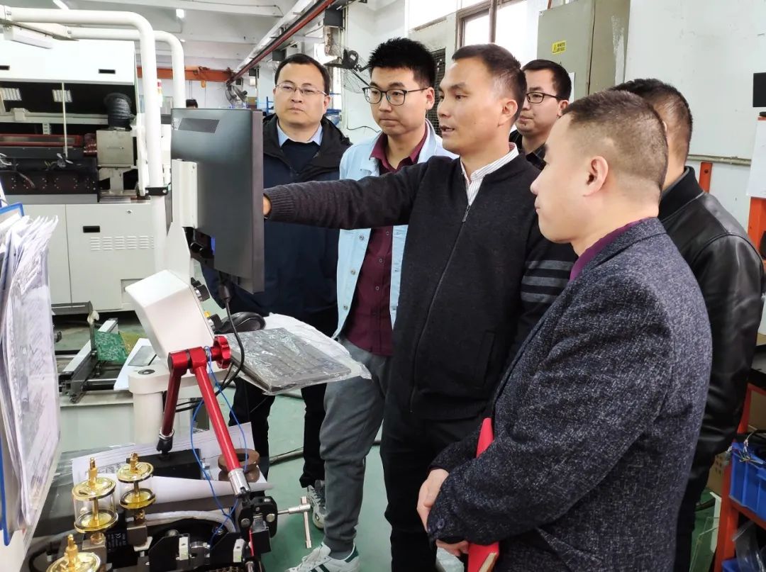 華中科技大學(xué)吳懿平教授、青島海信嘉賓參觀浩寶工廠交流