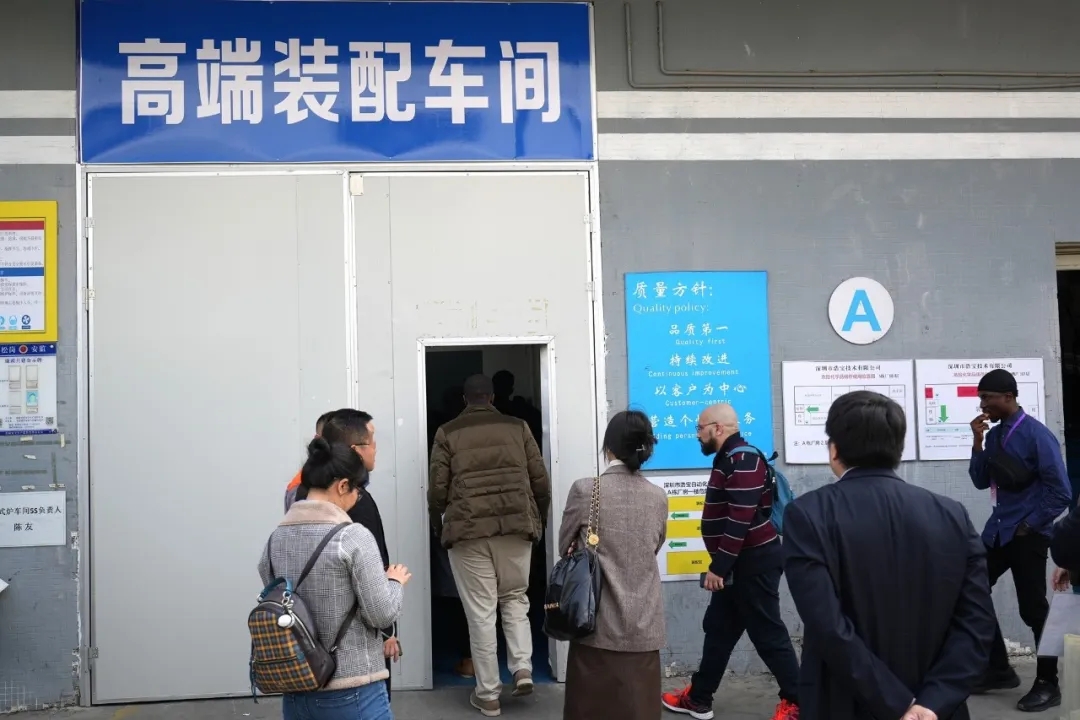 非洲代表團(tuán)對(duì)浩寶技術(shù)進(jìn)行實(shí)地考察